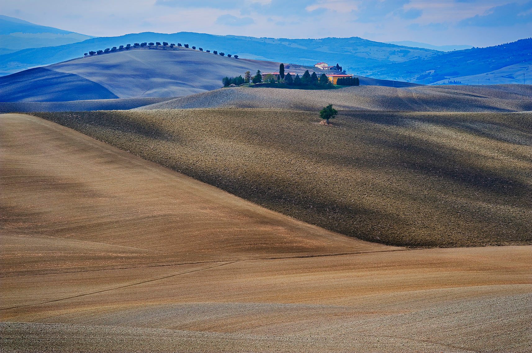 SIENNA HILL SIDE WITH VILLA TUSCANY